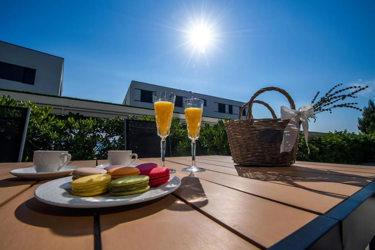 Crystal Holiday Residence Sukošan